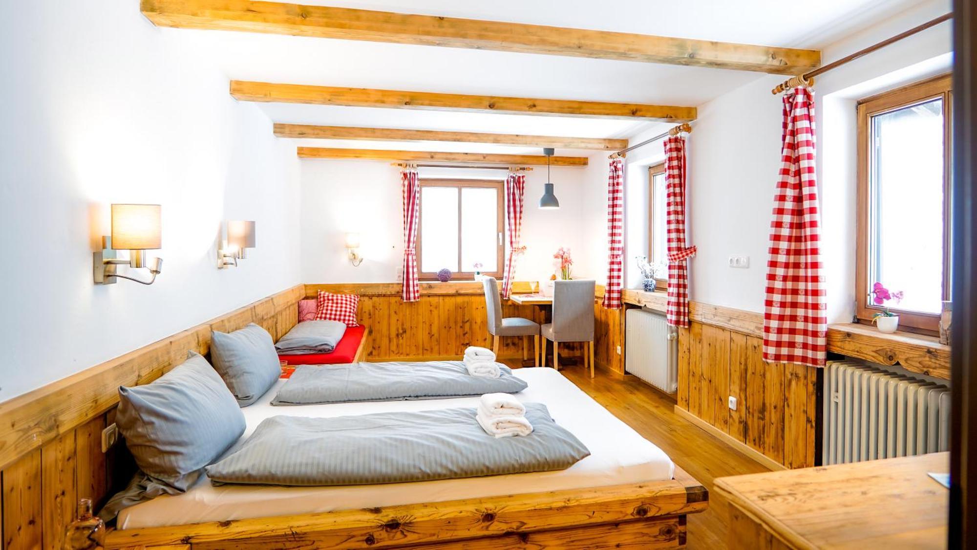 Large Twin Room,1636037662:JPEG